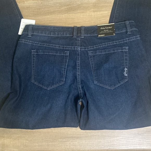 Daisy Fuentes Denim Mid Rise Jeans Dark Wash size 6 - Picture 5 of 7